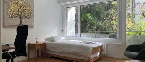 2 Schlafzimmer, Schreibtisch, Bügeleisen/Bügelbrett, WLAN