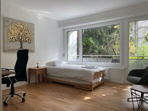 2 bedrooms, desk, iron/ironing board, WiFi