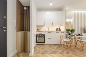 Geladeira, fogão, cooktop, lava-louças
