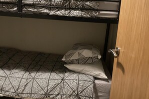 2 bedrooms, iron/ironing board, free WiFi