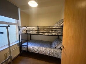 2 bedrooms, iron/ironing board, free WiFi