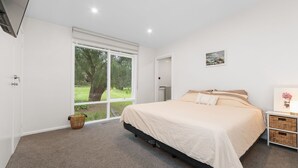 4 bedrooms, WiFi, bed sheets - Secluded Seaside Hideaway (Rye)