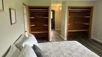 1 bedroom, desk, iron/ironing board, WiFi