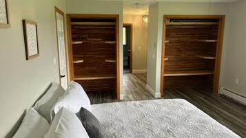 1 habitación, escritorio, tabla de planchar con plancha y wifi