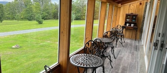 Romantic King Suite w/ Soaking Tub + Mountain View