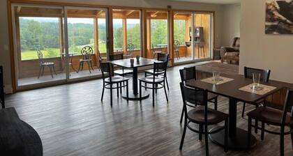 Romantic King Suite w/ Soaking Tub + Mountain View