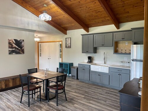 Charming Queen Suite w/ Shared Firepit + Game Room