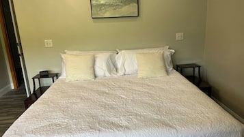 1 bedroom, desk, iron/ironing board, WiFi