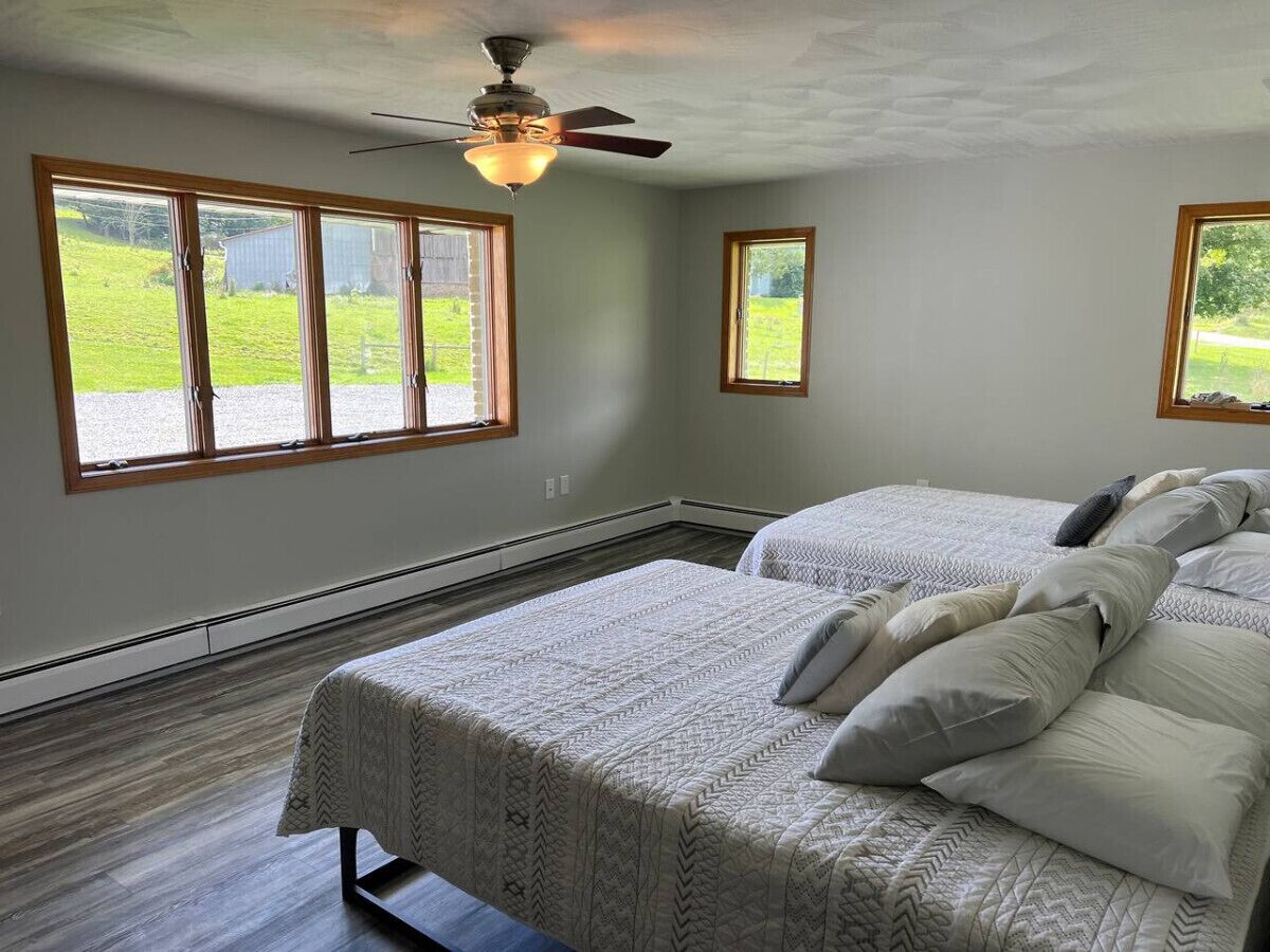 1 bedroom, desk, iron/ironing board, WiFi