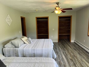 1 habitación, escritorio, tabla de planchar con plancha y wifi