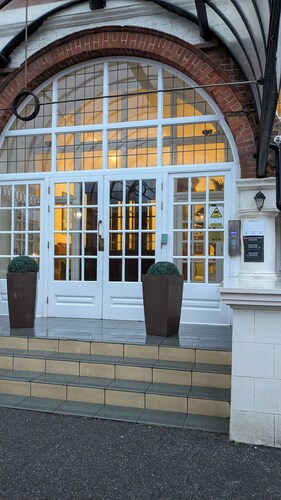 Sea views & private terrace. Private Parking. 2 bed luxury flat. 5 min beach 