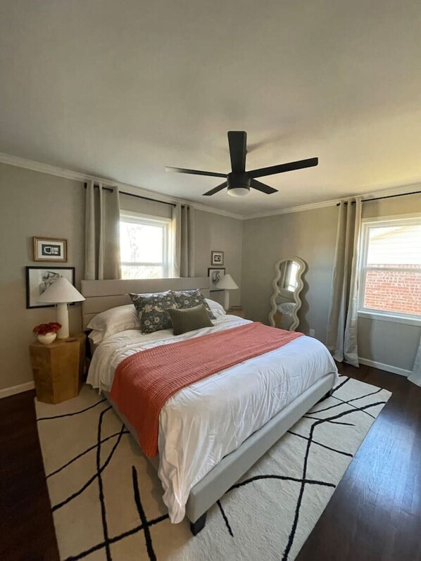 3 habitaciones, escritorio, tabla de planchar con plancha y wifi gratis 