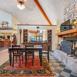 Dining - Long Term Stays Allowed! Pet Friendly & Pool (Lutz)