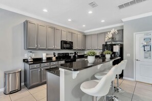 Fridge, microwave, oven, stovetop - Game Room/Resort! Close to Disney (Davenport)