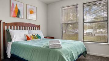 4 bedrooms, iron/ironing board, WiFi, bed sheets