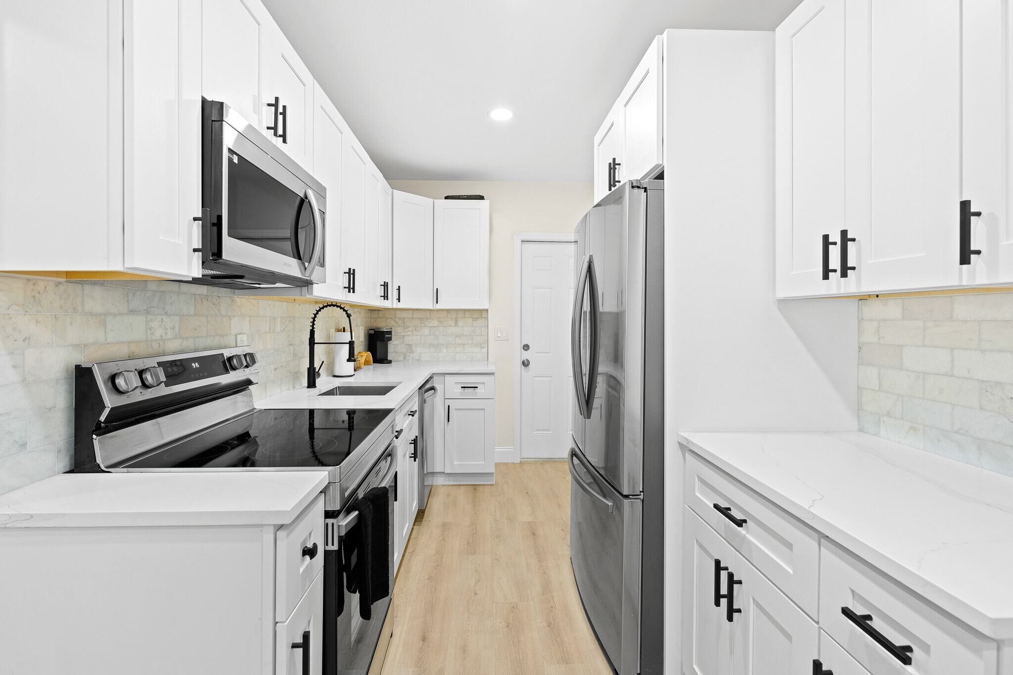 Refrigerador, microondas, horno y parrilla de estufa 