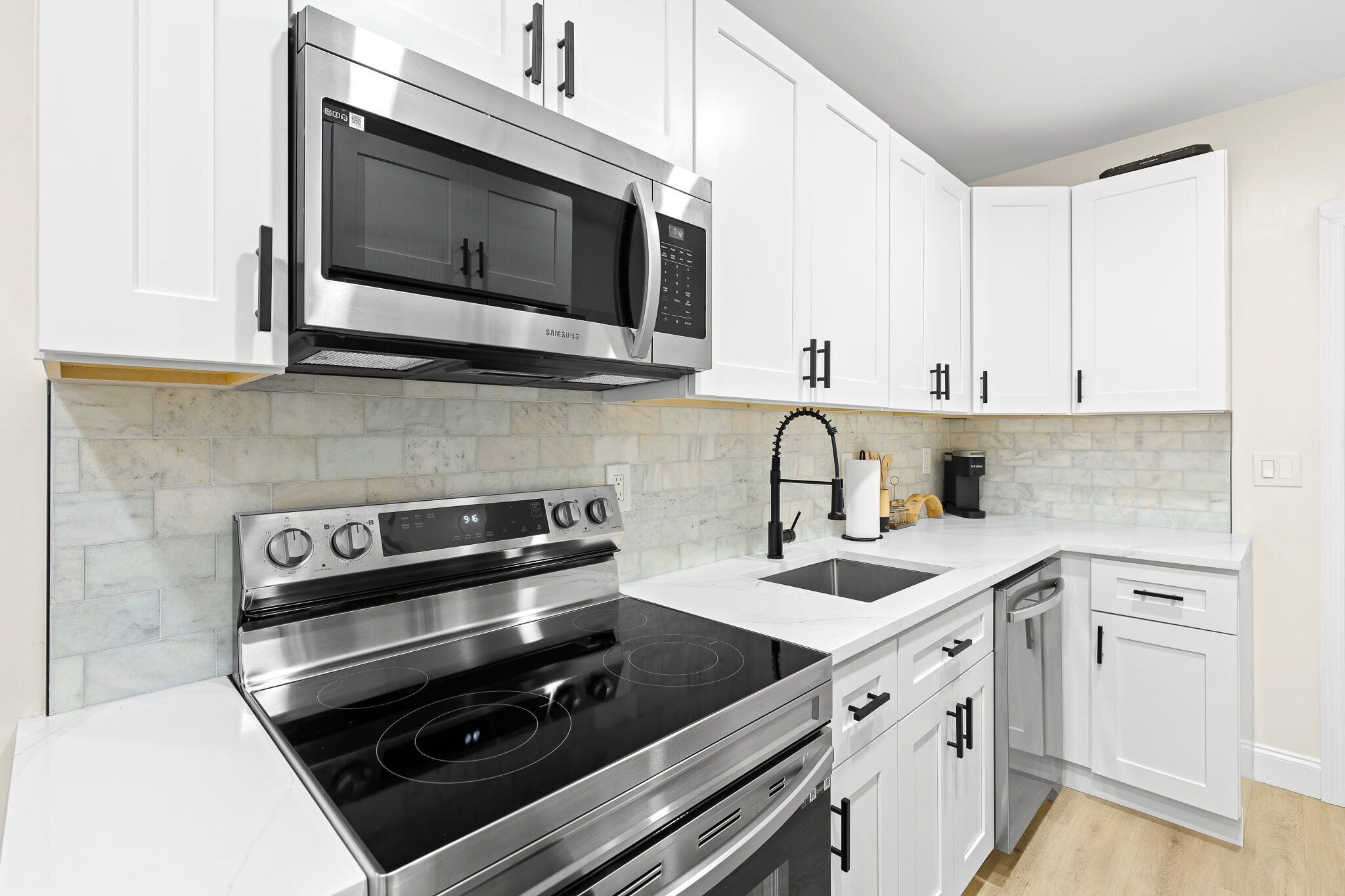 雪櫃、微波爐、焗爐、爐具