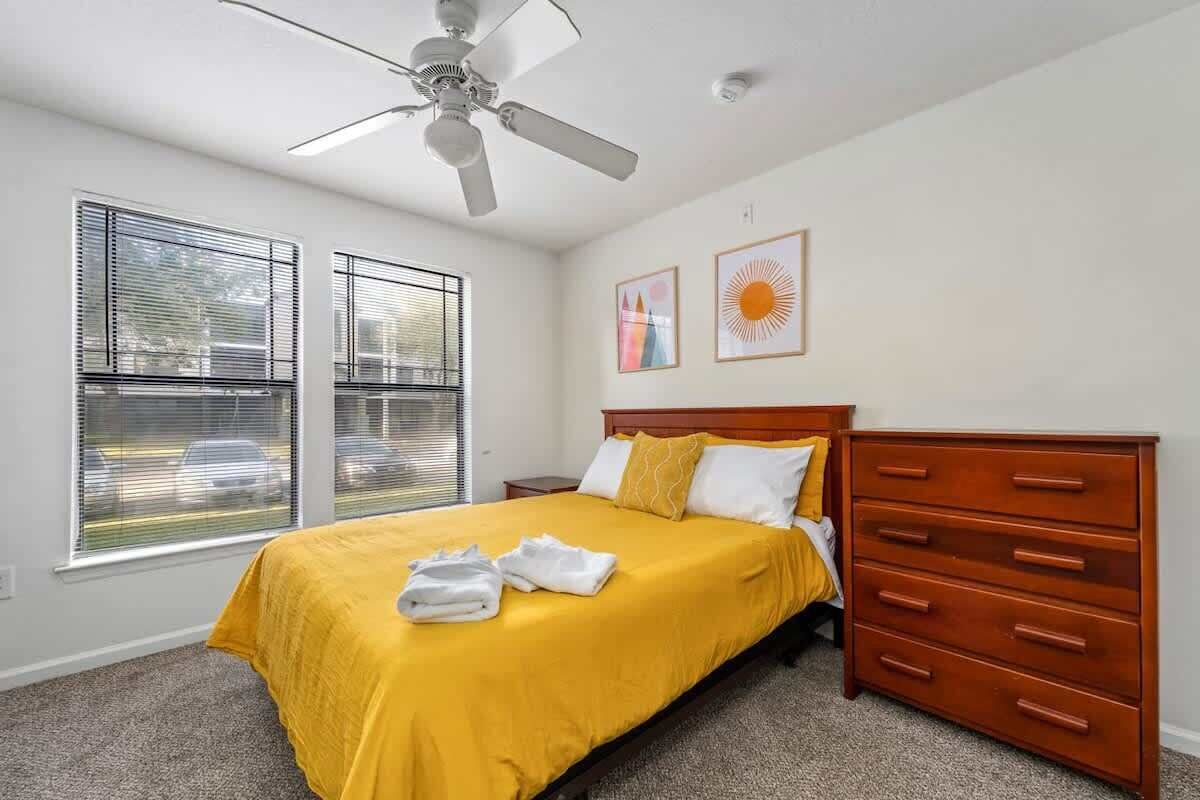 4 bedrooms, desk, iron/ironing board, WiFi