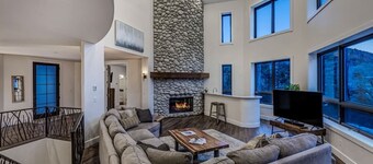 Cozy cabin w/riverfront patio & views