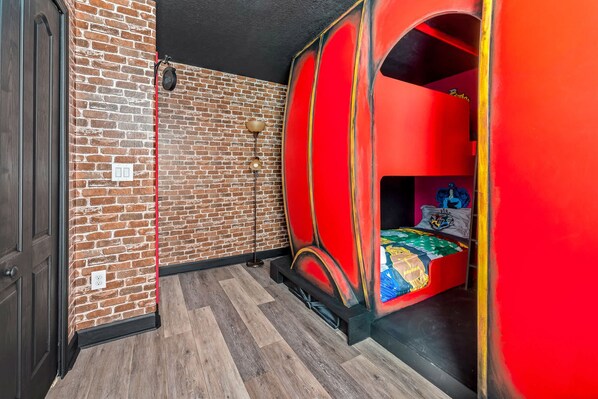 8 Schlafzimmer, Reisekinderbett, WLAN, Bettwäsche