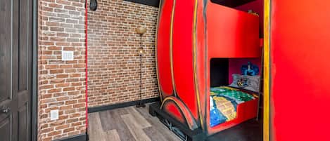 8 soverom, reiseseng for barn, wi-fi og sengetøy