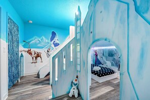 8 chambres, lit parapluie, Wi-Fi, draps fournis