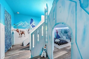 8 bedrooms, travel crib, WiFi, bed sheets