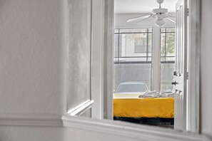 4 bedrooms, desk, iron/ironing board, WiFi - Spacious condo near USF w/ pool & patio (Lutz)