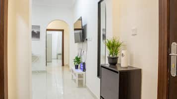 3 Schlafzimmer, hochwertige Bettwaren, Bügeleisen/Bügelbrett