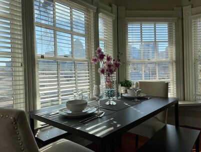 THE HISTORIC VICTORIAN HIDEAWAY - WITH SKYLINE VIEWS!! BEST LOCATION IN UPTOWN!!