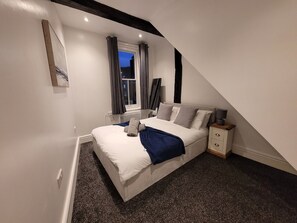 2 soverom, strykejern/-brett, wi-fi og sengetøy