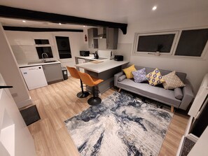 Interior - Wallgate apartment A- cosy grade II listed apartment with roman wall in garden (Colchester)