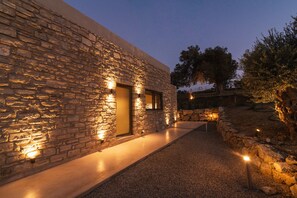 Terrace/patio - Triades Villas 3, Traumhafte Natursteinvilla mit Salzwasserpool, Ruhige Umgebung (Sivas)