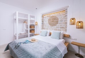 2 quartos, ferros/tábuas de passar roupa, berço de viagem