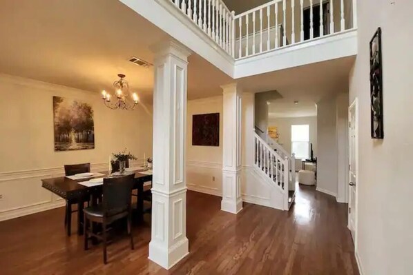 Dining - Cheerful 6BR between LSU & NOLA (Baton Rouge)