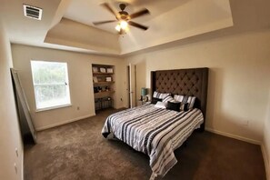 6 bedrooms, iron/ironing board, travel cot, free WiFi - Cheerful 6BR between LSU & NOLA (Baton Rouge)