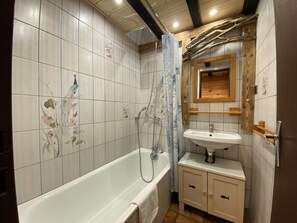 Hårføner og håndklær