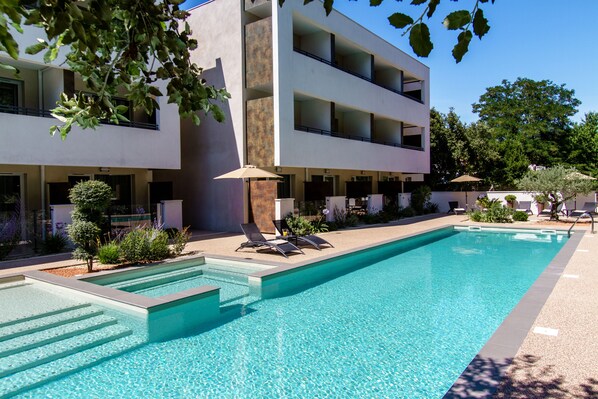 Ulkouima-allas, lämmitetty uima-allas