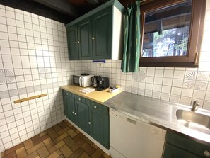 Geladeira, micro-ondas, fogão, lava-louças