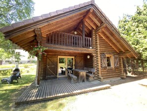 Outdoor dining - L'OURS BLANC Chalet en rondins (La Bresse)