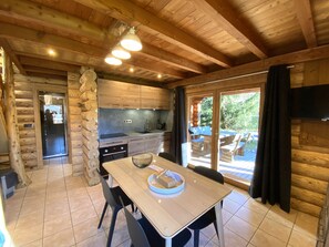 Dining - L'OURS BLANC Chalet en rondins (La Bresse)