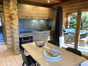 Fridge, microwave, oven, dishwasher - L'OURS BLANC Chalet en rondins (La Bresse)