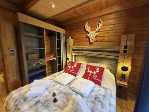 3 bedrooms, iron/ironing board, free WiFi, bed sheets - LE RENNE  Chalet en bois au calme avec SPA Jacuzzi (La Bresse)