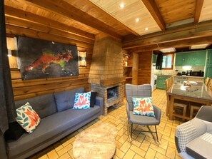 TV, fireplace - LE RENARD  Chalet en bois au calme (La Bresse)