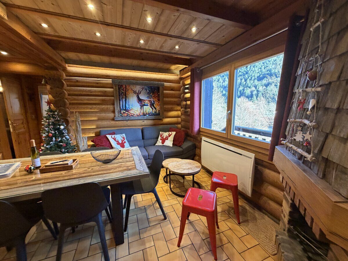 Televisión y chimenea 