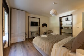 2 Schlafzimmer, Schreibtisch, Bügeleisen/Bügelbrett, WLAN