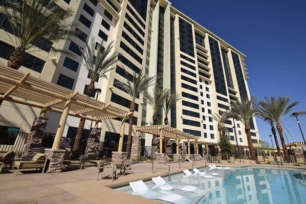Pool - Las Vegas - Available February 3rd to 10th - 2 Suites - Sleeps up to 8 (Las Vegas)