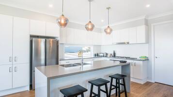 KylskÄp, mikrovÄgsugn, ugn och spishÀll