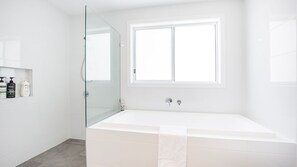 Shower, hair dryer, towels - La Vista - Water Views & Mountain Vistas (Orient Point)
