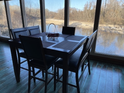 COZY CABIN ON THE RIVER WITH AMAZING VIEWS & SCENERY